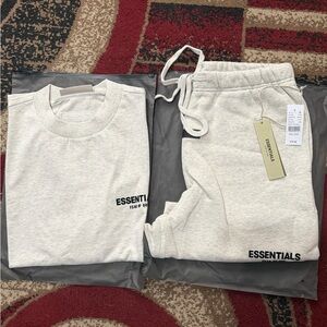 Essentials Light Oatmeal shirt - short